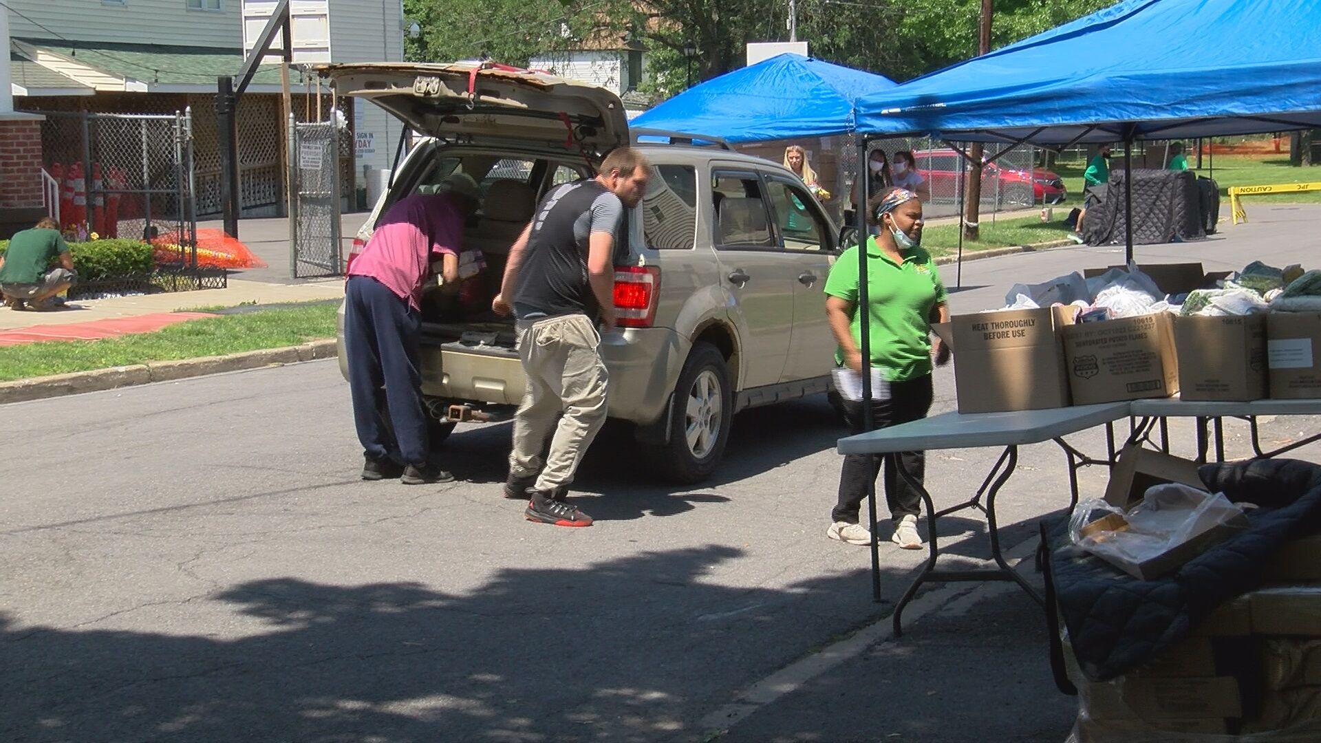 Johnson Park Center food giveaway